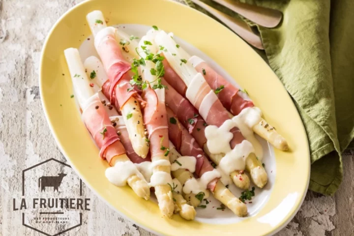 Asperges blanches et sauce reblochon