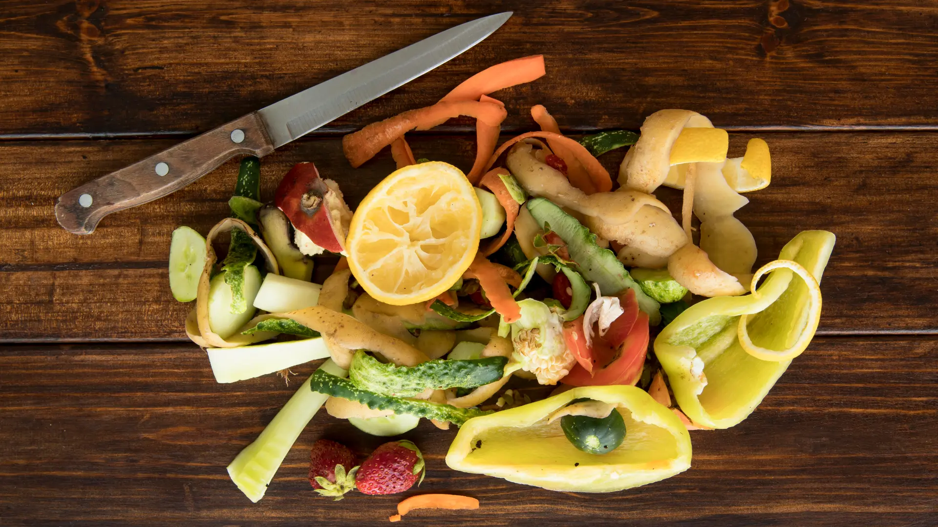 Epluchures de légumes pour illustrer la transformation de fanes et d'épluchures en accompagnement de plats savoyards