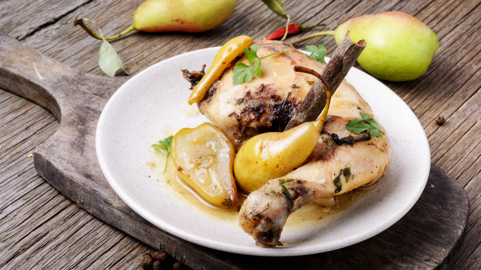 Pintade rôtie aux poires et vin blanc de Savoie gratinée au Beaufort